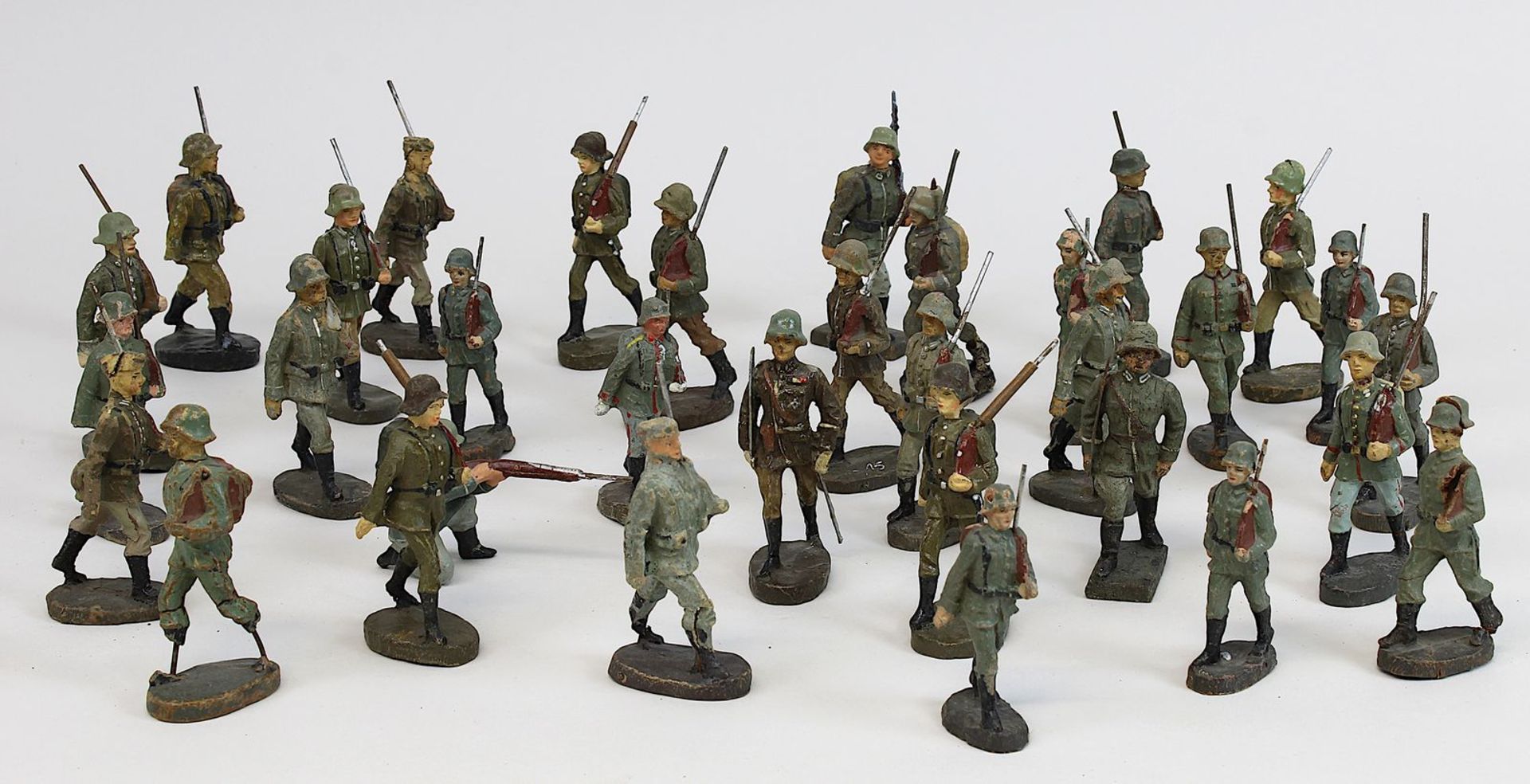 Konvolut Soldatenfiguren aus Elastolin und Lineol, Deutsches Reich 1933-45, 33 Figuren, einzelne