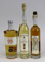 3 Flaschen Grappa, 2. H. 20. Jh.: eine Flasche Elisi, Distillerie Berta, Mombaruzzo, 0,5 L.; eine