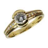 Gelbgold-Damenring mit Brillanten, Ringkopf besetzt mit einem Diamant im Brillantschliff ca. 0,565