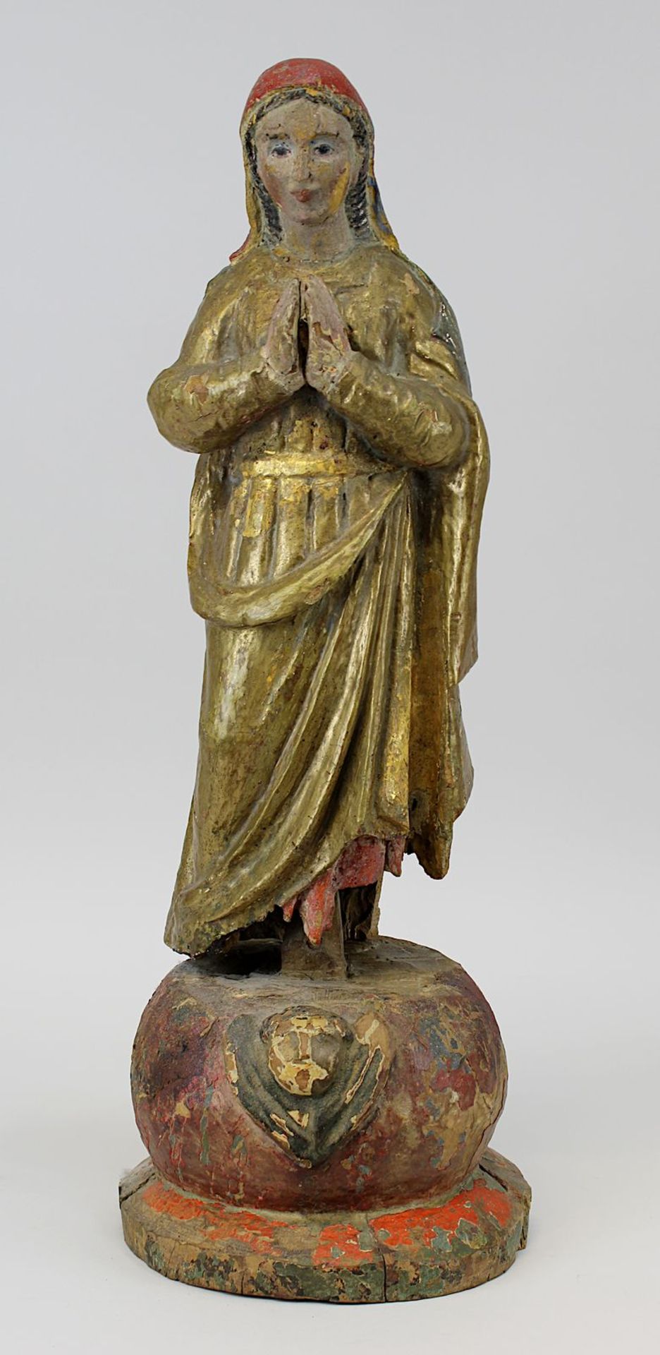 Heilige Maria, süddeutsch 17. Jh., Holz geschnitzt, farbig und gold gefasst, Fassung übergangen, auf