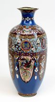 Cloisonné-Vase, Japan um 1910, sechseckiger Korpus mit Dekor von Drachen, Phönix, Vögeln und