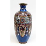 Cloisonné-Vase, Japan um 1910, sechseckiger Korpus mit Dekor von Drachen, Phönix, Vögeln und