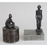 Inge Andler - Laurenz (Völklingen 1935 - 2018), 2 Skulpturen aus Weißmetall, eine stehende Frau