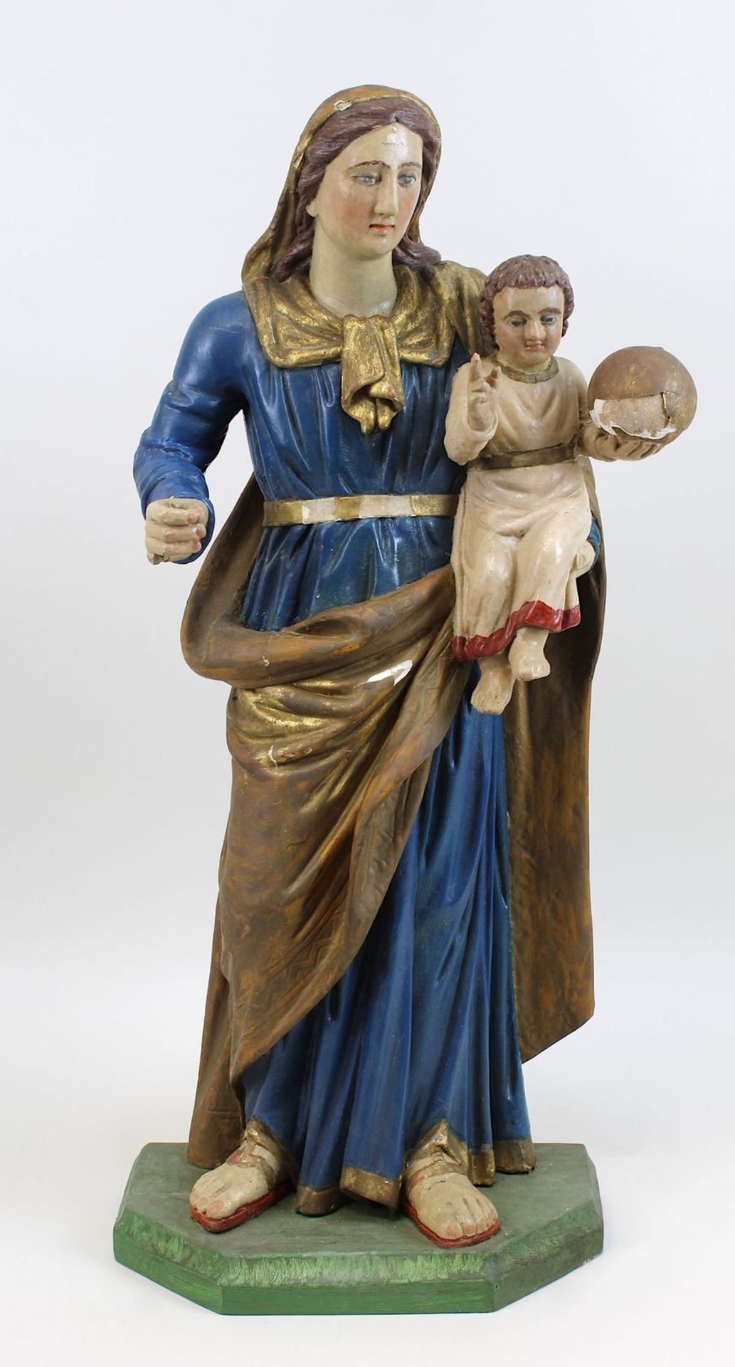 Heilige Maria mit dem Jesusknaben, deutsch 19. Jh., Holz dreiviertelrund geschnitzt u. farbig