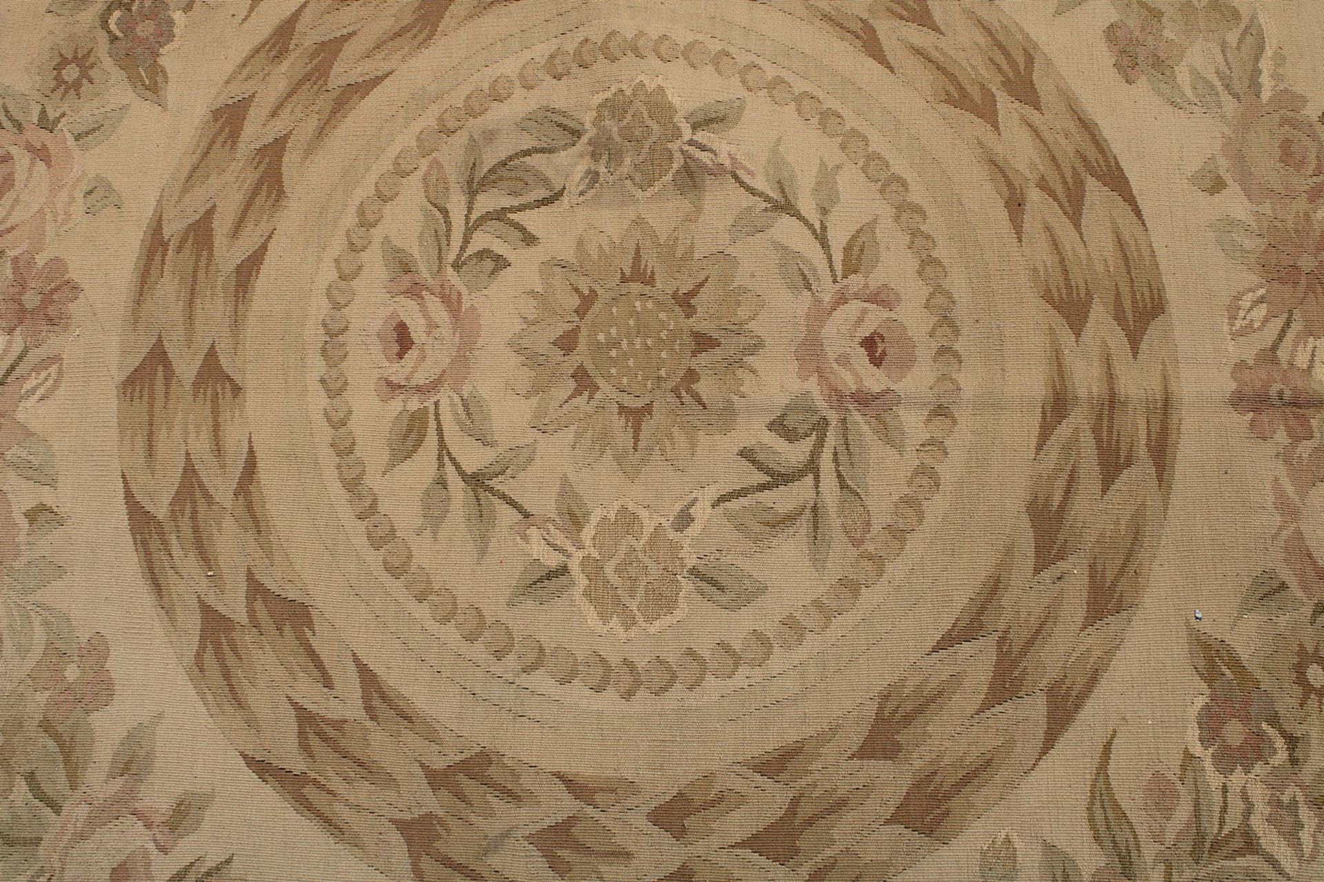 Großer Wirkteppich/Tapisserie, wohl Aubusson Frankreich um 1900, beiger Fond, Mittelfeld mit - Image 2 of 9