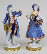 Paar Porzellanfiguren, Volkstedt Rudolstadt 20. Jh., Frauenfigur mit Blumenkorb u. Rose, Kavalier