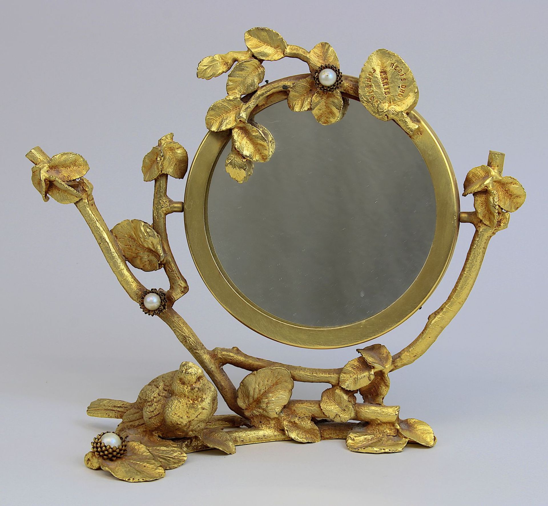 Mathias Fondica Bronzetischspiegel mit Sperling, 20. Jh., vergoldete Bronze, am Spiegelrand und