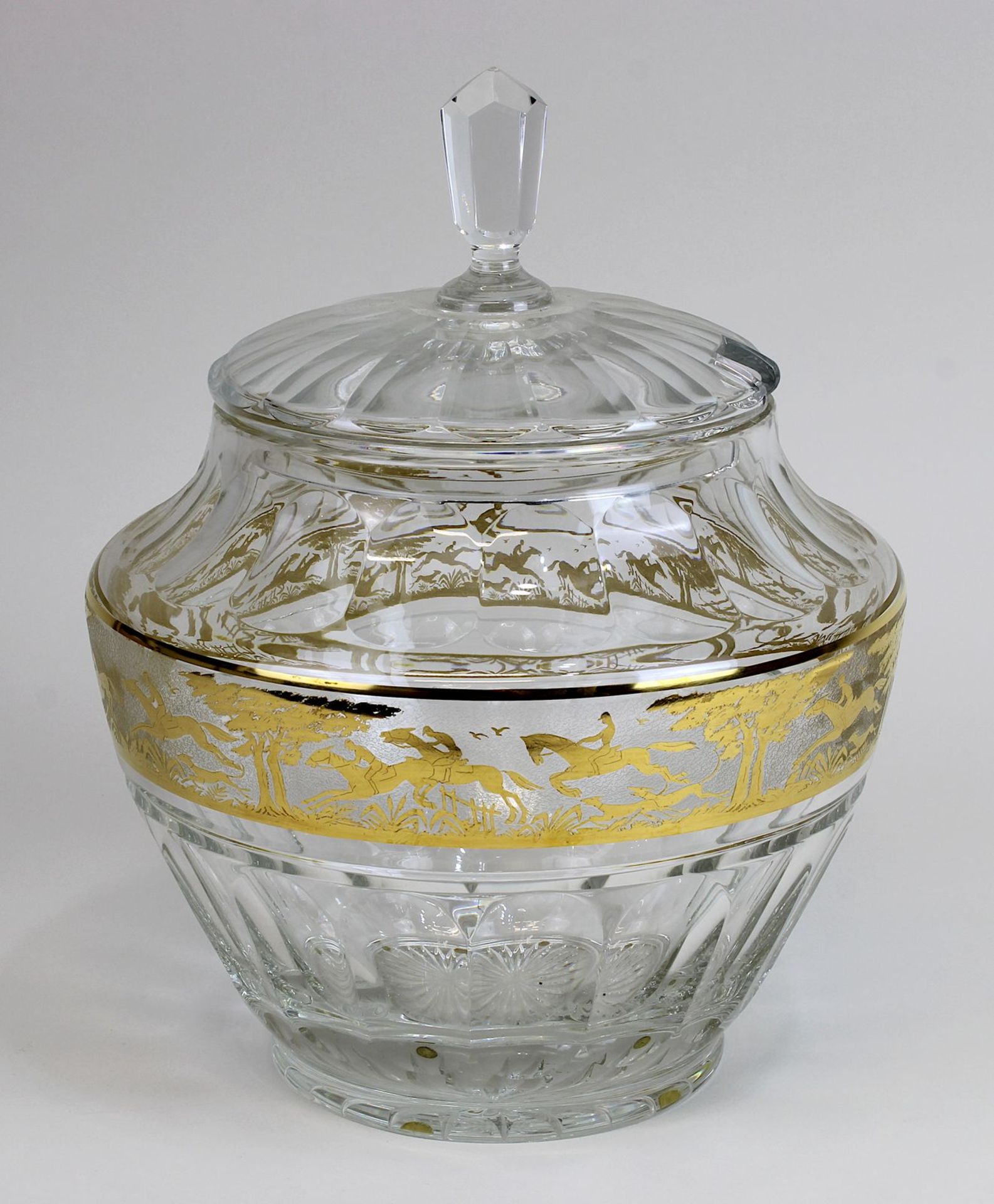 Glasbowle, 2. H. 20. Jh., geschliffene Wandung, mit geätztem vergoldeten Fries mit Reitern u.