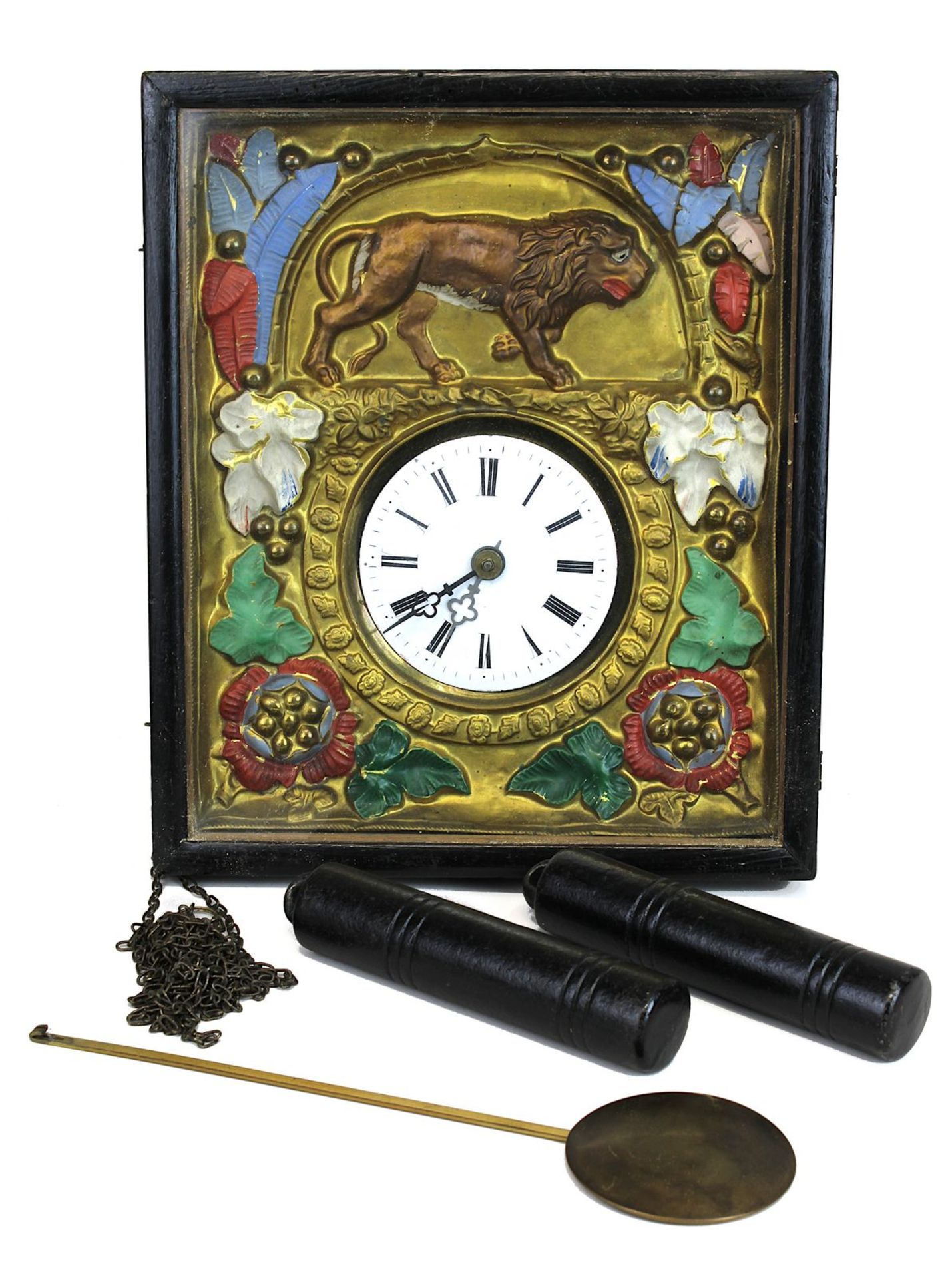 Schwarzwald Schilder-Uhr, um 1900, geprägtes goldenes Blechschild mit farbigen Blumen u.