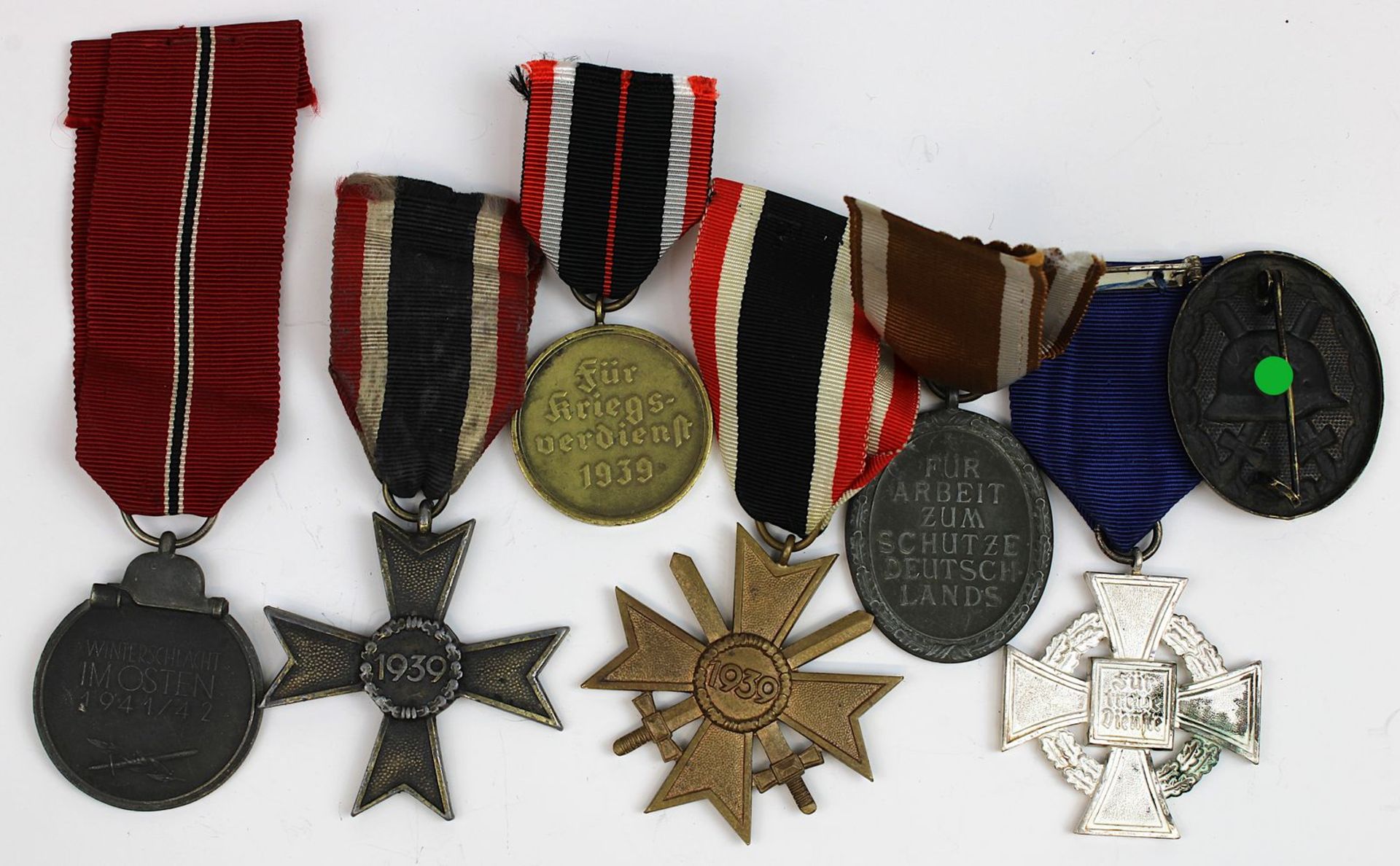 7 Orden und Auszeichnungen, Deutsches Reich 1933 - 1945: Kriegsverdienstkreuz, Ausführung als - Image 2 of 2