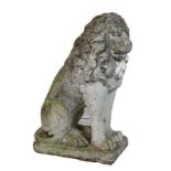 Sitzender Löwe, Gartenfigur, Steinguss, 2. H. 20. Jh., auf viereckiger Plinthe, H: ca. 54 cm, B: ca.