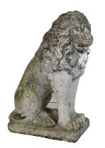 Sitzender Löwe, Gartenfigur, Steinguss, 2. H. 20. Jh., auf viereckiger Plinthe, H: ca. 54 cm, B: ca.