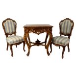 Tisch und zwei Stühle im Barockstil, wohl Kolonialarbeit E. 19. / A. 20. Jh., exotisches Holz, reich