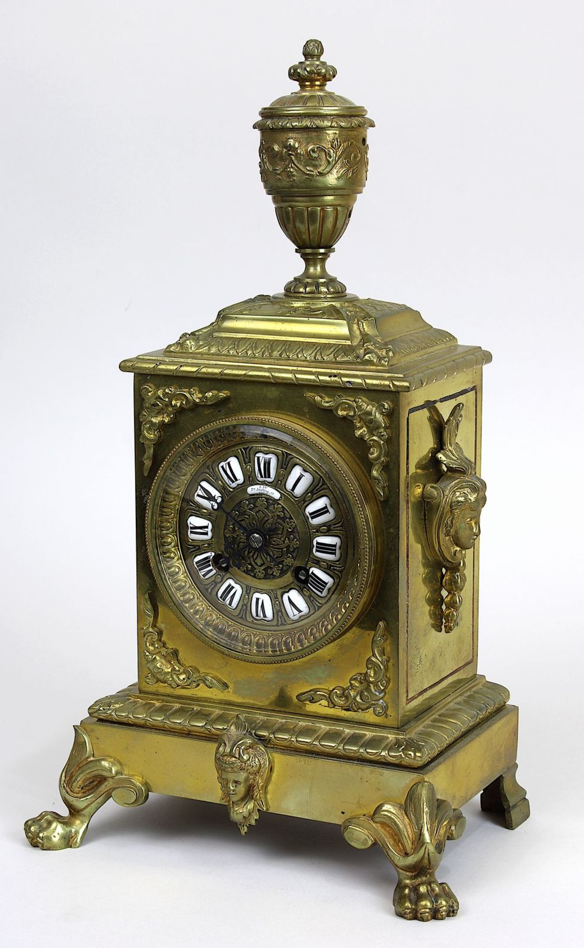 Vergoldete Bronze - Pendule, Frankreich um 1880, Barockstil, mit Ranken u. Blattwerk verziert,