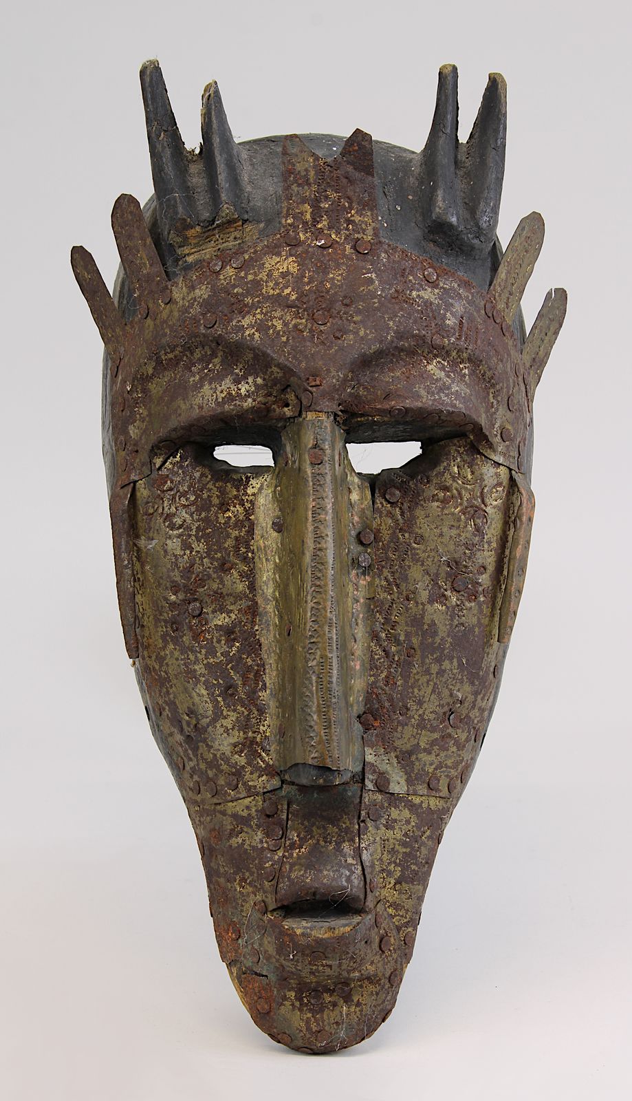 Maske der Bamana, Mali/Burkina Faso, Holz geschnitzt und dunkel gebeizt, Gesicht ganz mit graviertem