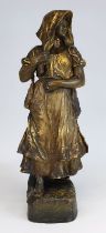 Goldscheider Bauernmädchen mit Kopftuch, Keramikfigur um 1900, Entwurf: Haniroff, Keramik, heller