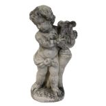 Gartenfigur, Putto mit Harfe, Steinguss, 2. H. 20. Jh., im Barockstil, H: ca. 53 cm, mit