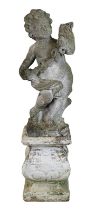 Gartenfigur Putto auf Sockel, Steinguss, 2. H. 20. Jh., im Barockstil, mit Blütengirlande an einem