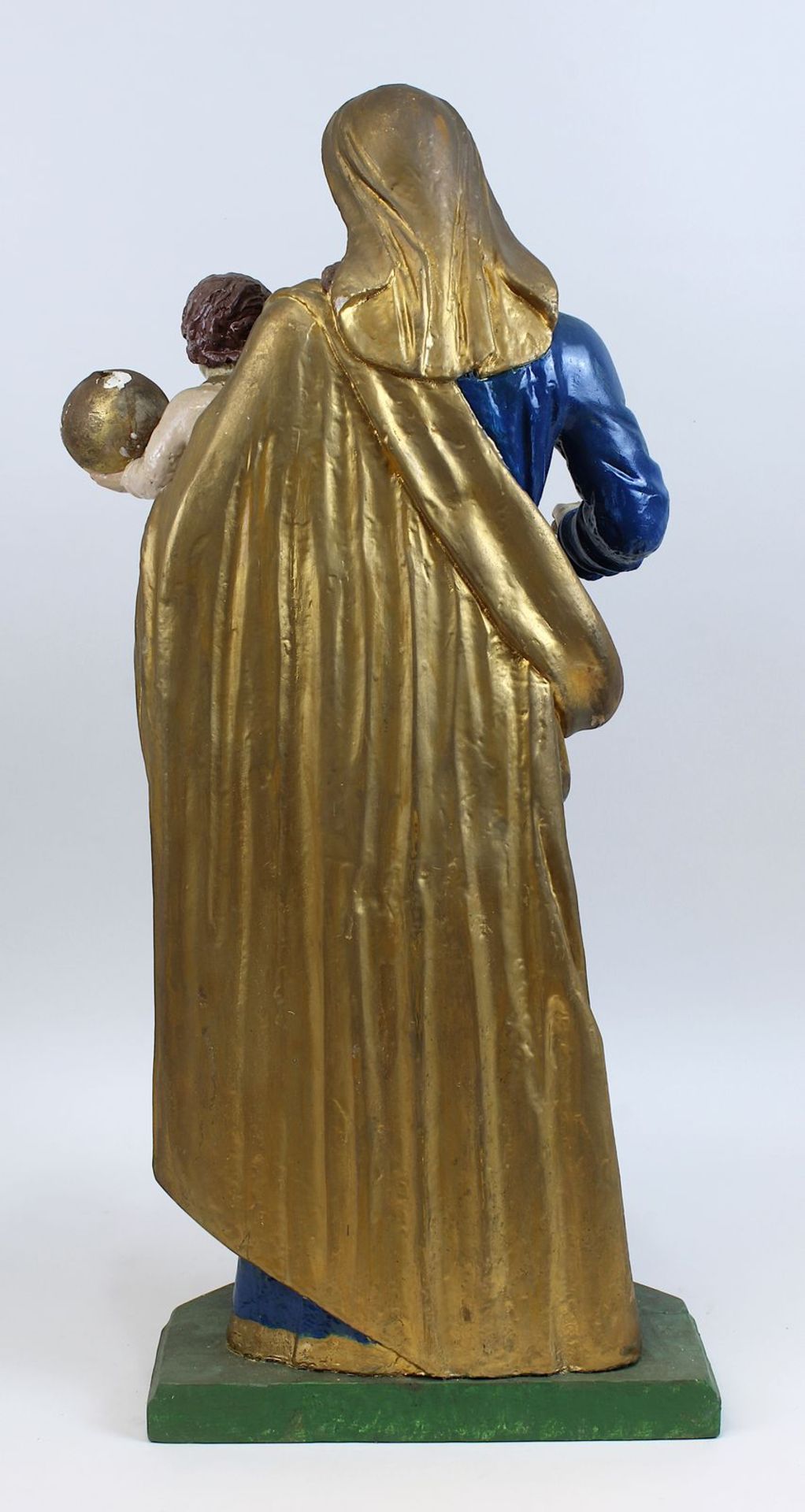 Heilige Maria mit dem Jesusknaben, deutsch 19. Jh., Holz dreiviertelrund geschnitzt u. farbig - Image 2 of 2