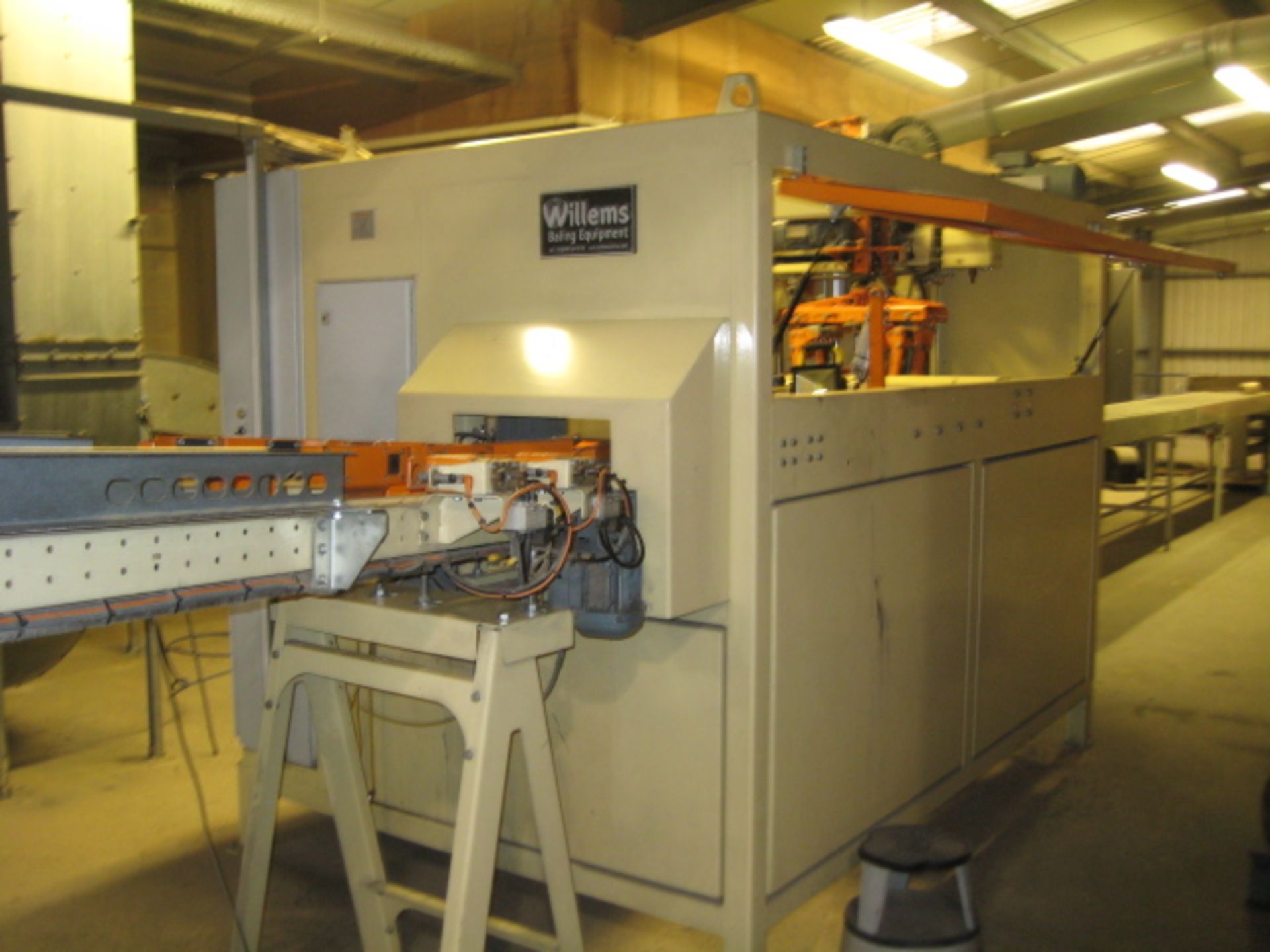 Packaging - Willems small pack bedding baler model BPV-900-VHL1 built 2009. This is a two line - Image 6 of 13