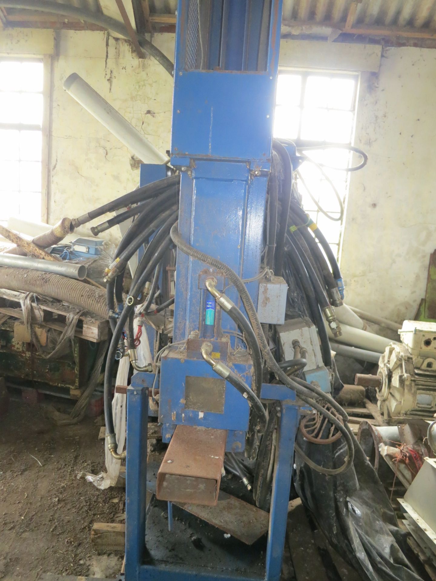 Shavings or Straw Balers - Small Pack Baler (believed to be by Bale-Pak), it is a three ram machine, - Bild 2 aus 4