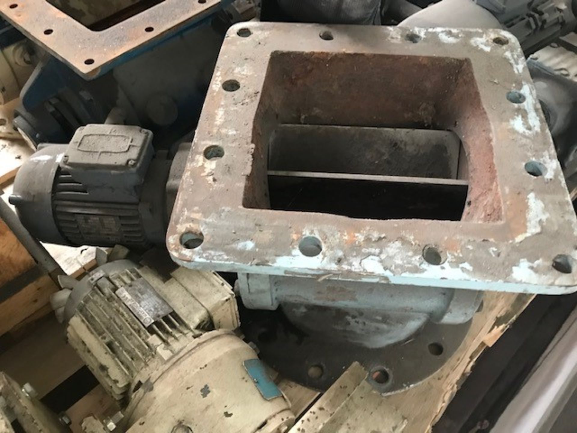 Rotary Valve - 200mm dia. Rotary Valve, with in-line geared drive (UCPE 5513) Price - £500 Please - Bild 2 aus 2