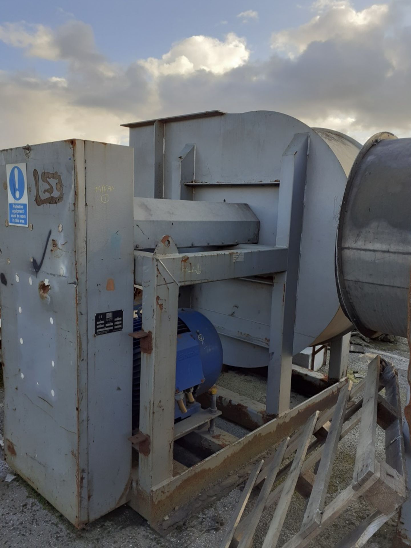 Centrifugal Fan - Jorgan Hansen centrifugal fan model DAT 1000-90/R with backward sloping blades.