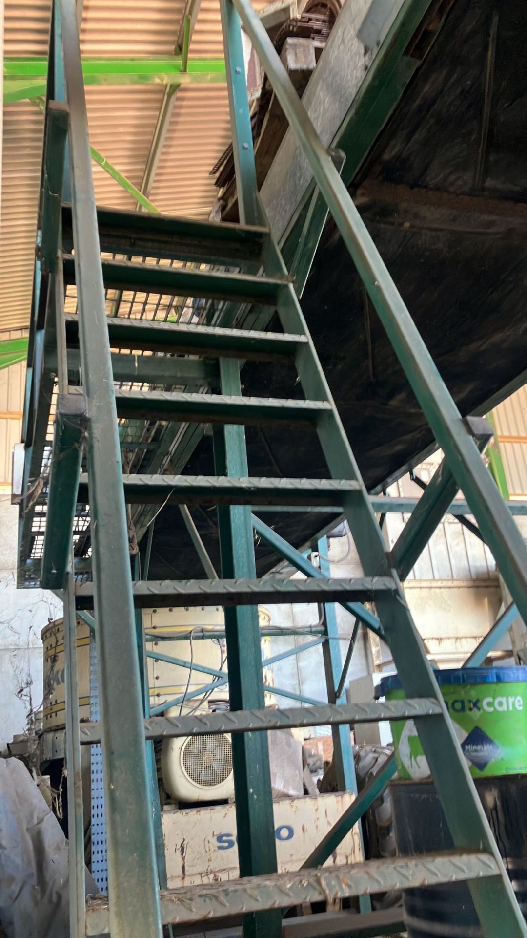 Bale Conveyor -1.25 metre wide straw bale conveyor on supporting steelwork. The conveyor is 6 metres - Bild 2 aus 3