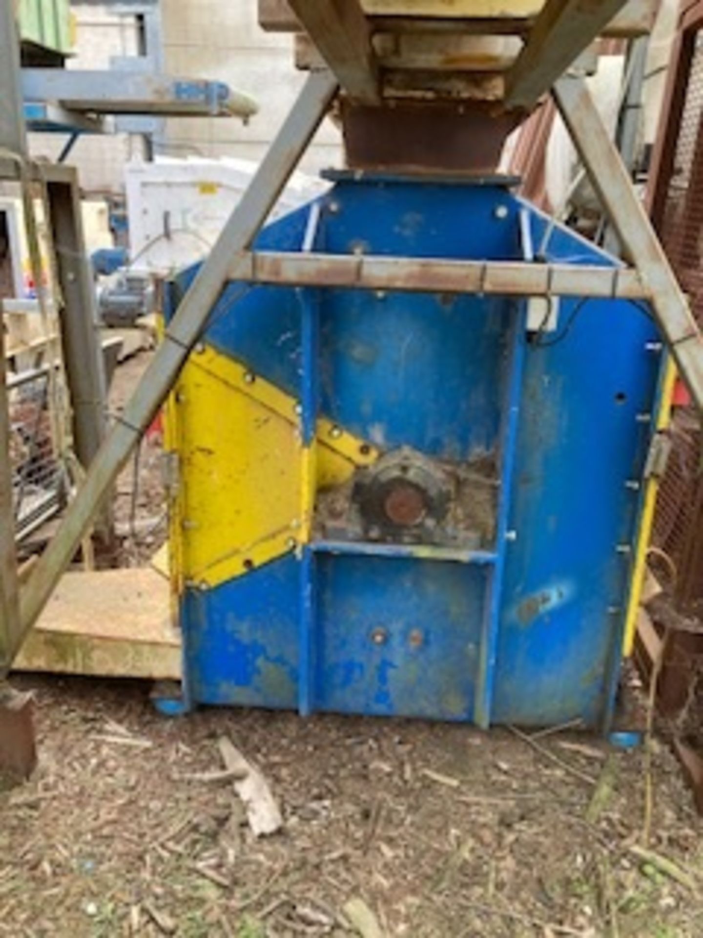 Hammer Mill - Hammer mill about 500mm wide x 900mm dia with 45kw drive and twin screw feeder. - Image 2 of 4