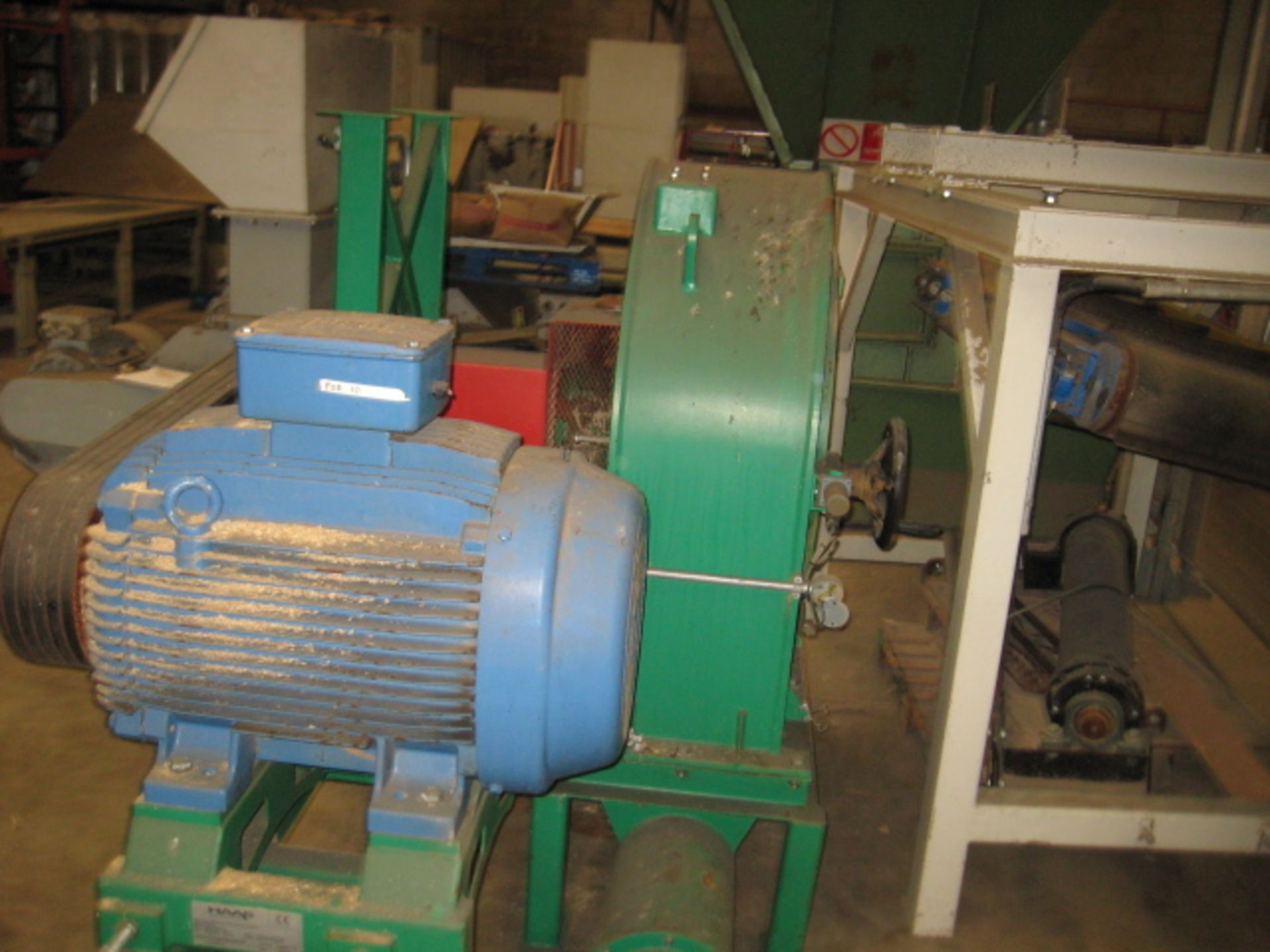 Hammer Mill - Centrefeed hammer mill (maybe by Haas) on support frame with vee belt drive and - Image 3 of 6