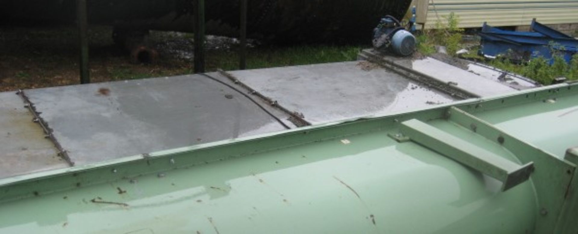 Chain Conveyor -Twin chain conveyor with galvanised case and swan neck bend. About 1 metre working - Image 3 of 3