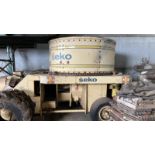 Tub Grinder - Seko tub grinder with a 2.2 metre diameter tub and a 75kw hammer mill. The feed