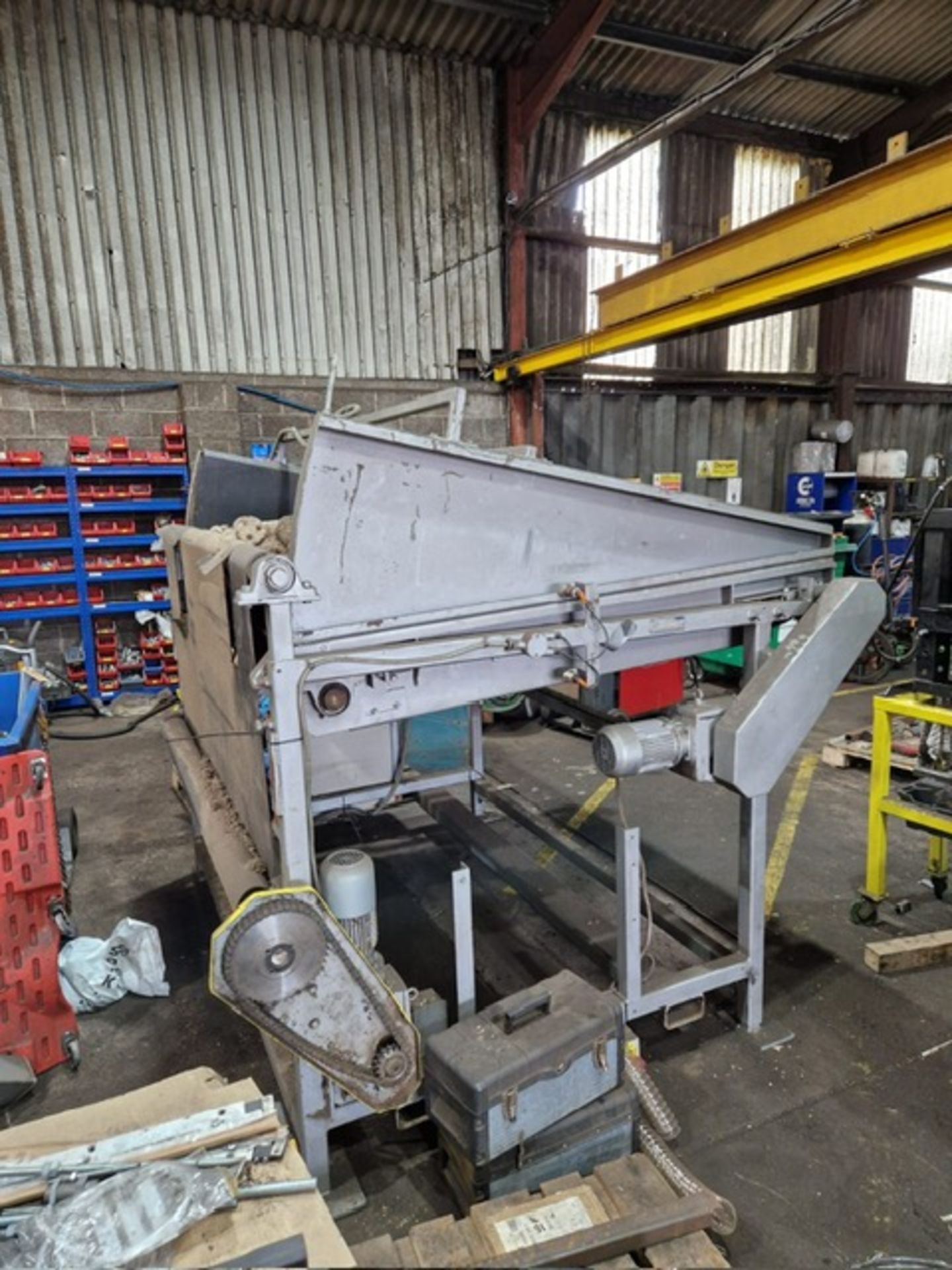 Feeder - Herbert Evenflow belt feeder 1800mm wide x 1600mm deep x 220mm high. It has a control panel - Image 3 of 4