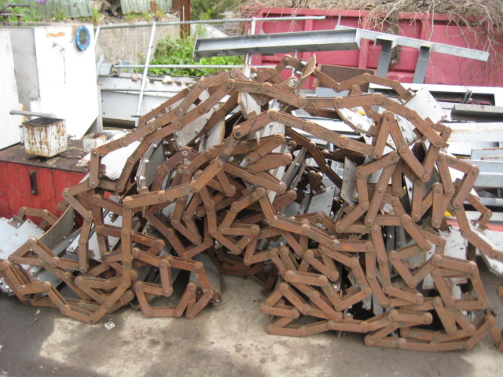 Shrouded Chain - Twin Chain Conveyor, 20 metres long with 100mm deep plastic flight extensions. - Image 5 of 5