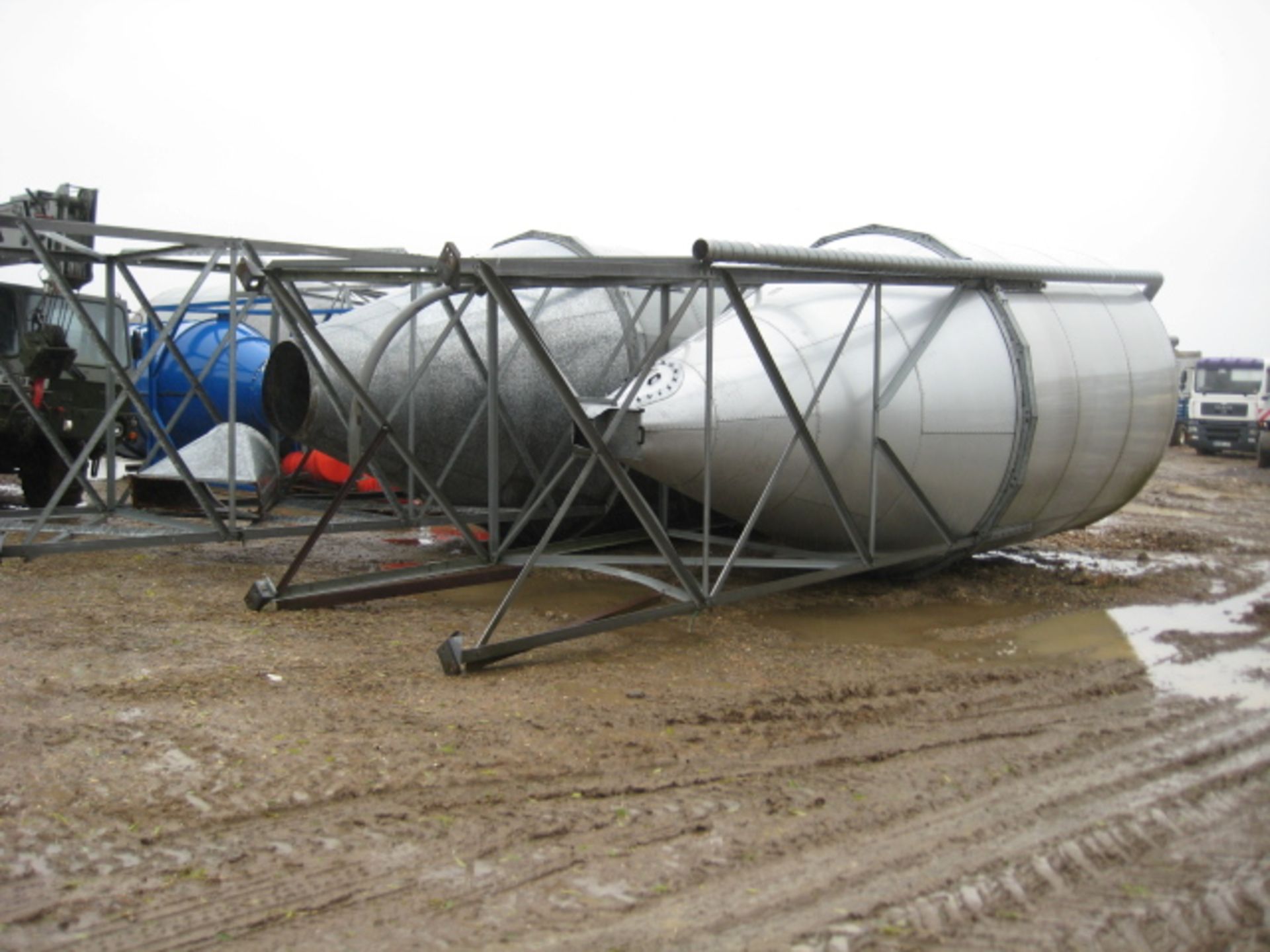 Feed Bins - Feed bins of various sizes. (9 remaining) (UCPE 6346) Price - £4,000 each. Please read - Bild 3 aus 11