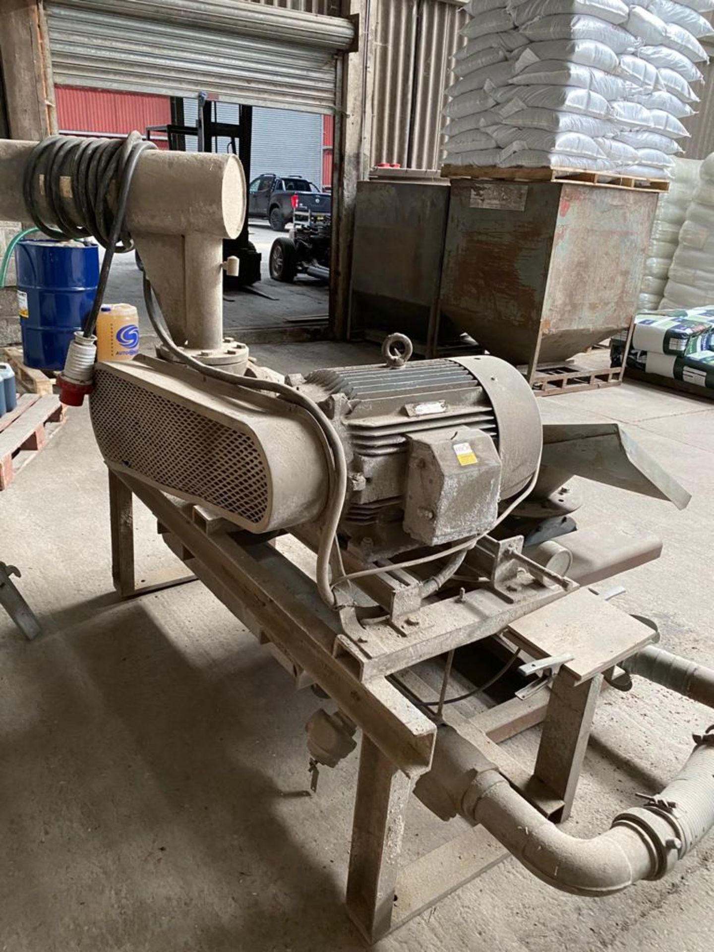 Pneumatic Conveyor - Purpose built portable grain blower with 30kW motor and Westinghouse GS250