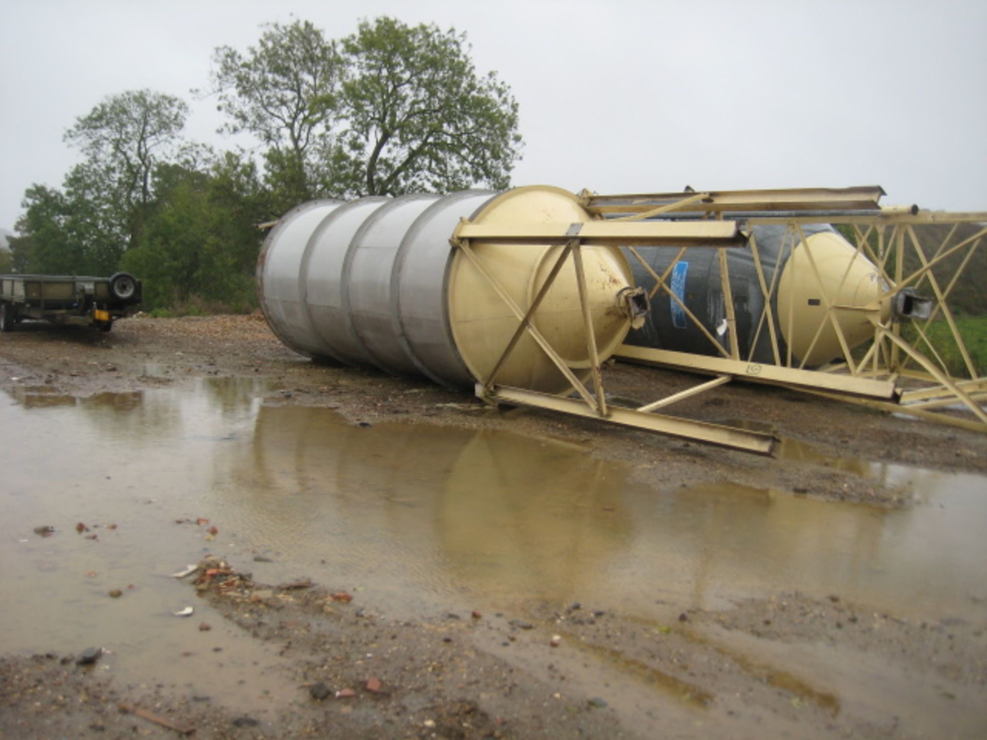 Feed Bins - Feed bins of various sizes. (9 remaining) (UCPE 6346) Price - £4,000 each. Please read - Bild 8 aus 11