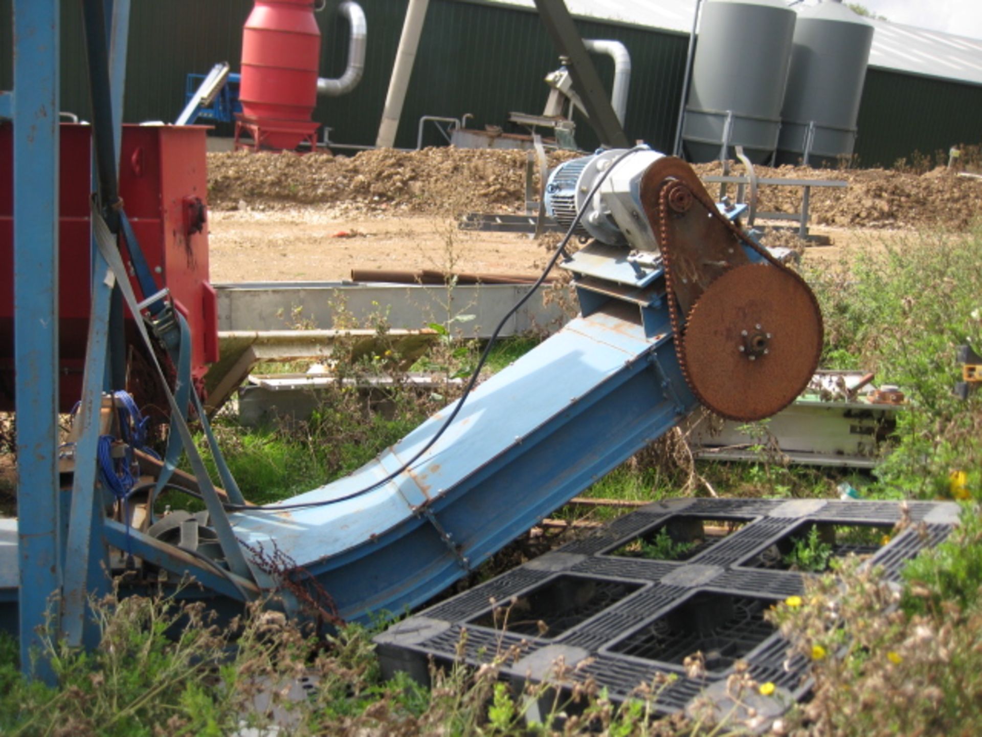 Bulk Weigher - Weighing hopper in support frame with discharge conveyor and load cells. Support - Bild 3 aus 3