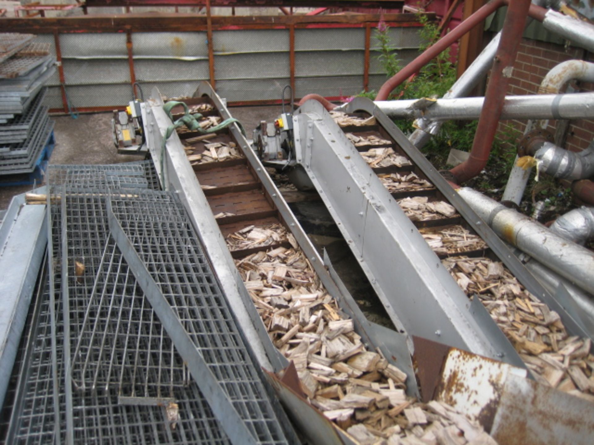 Link Plate - 400mm wide Link Plate Swan Neck Conveyor, with twin roller chains, steel cleats and