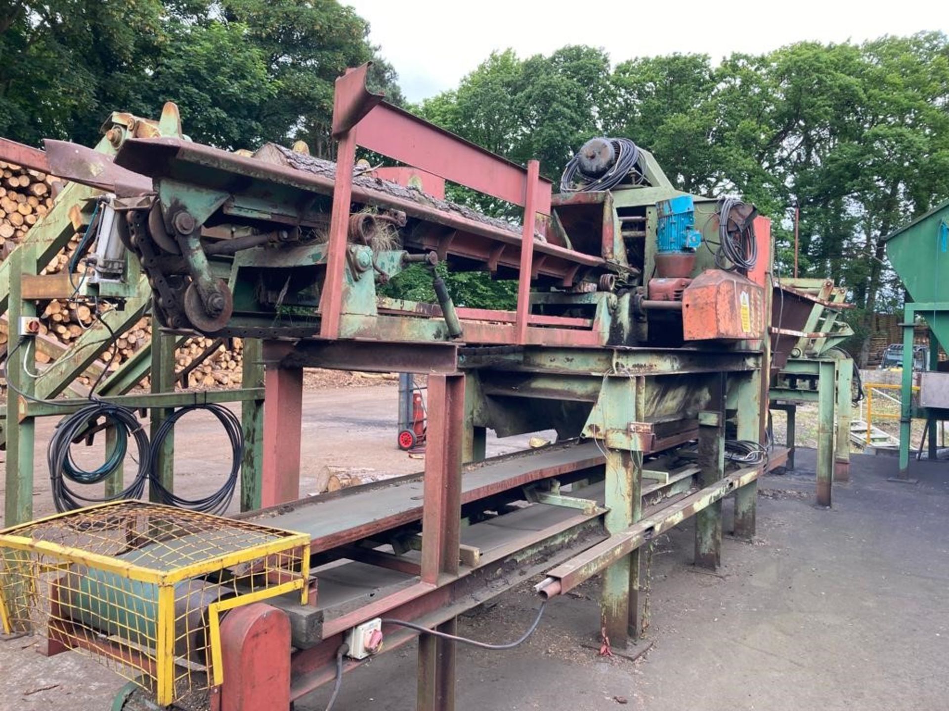 Debarker - Valon Kone model VK-16 Robust debarker built in 1971. Complete with log loading conveyor, - Bild 3 aus 5