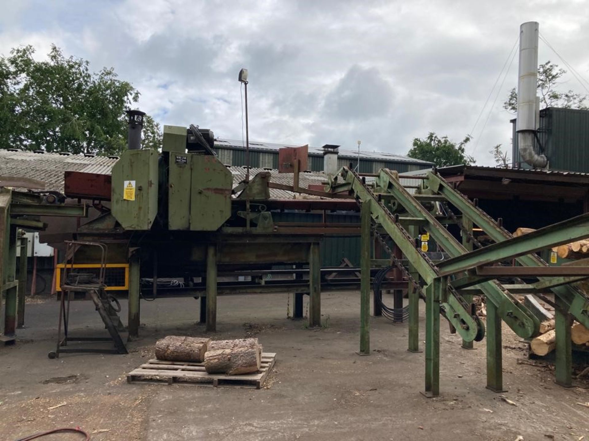 Debarker - Valon Kone model VK-16 Robust debarker built in 1971. Complete with log loading conveyor,