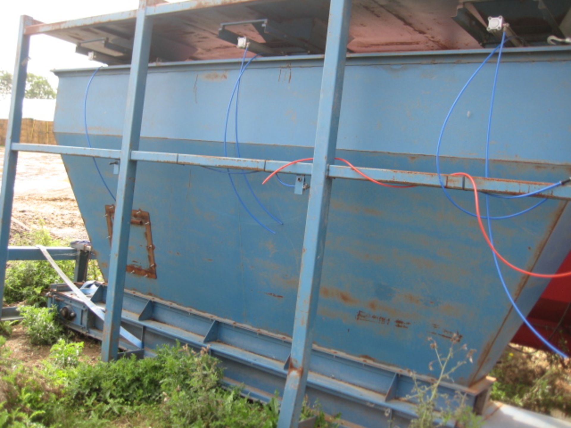 Bulk Weigher - Weighing hopper in support frame with discharge conveyor and load cells. Support - Image 2 of 3