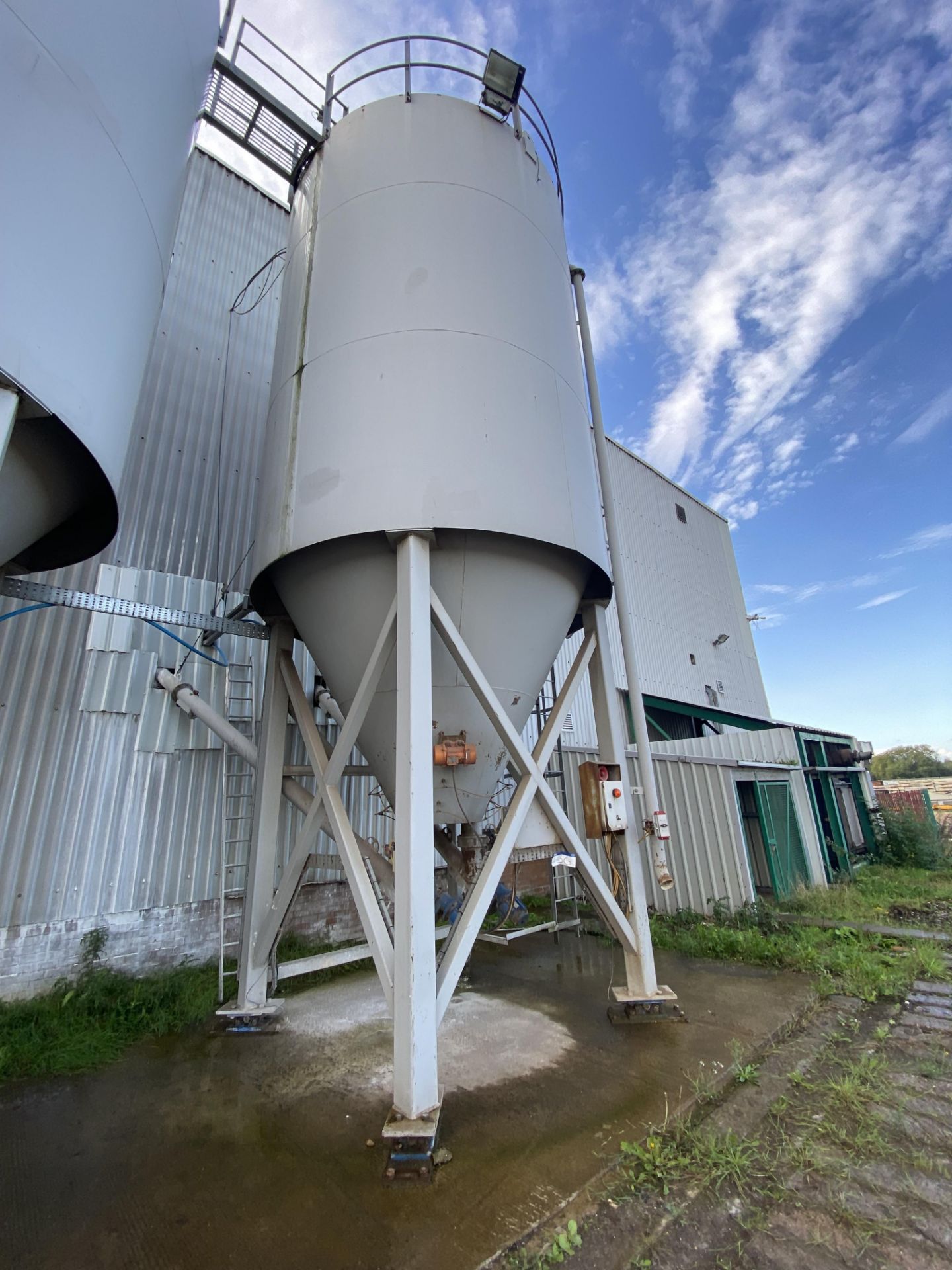 Lime Storage Bin, with blowline intake, two discharge augers, venting unit to top, hooped steel - Image 5 of 10