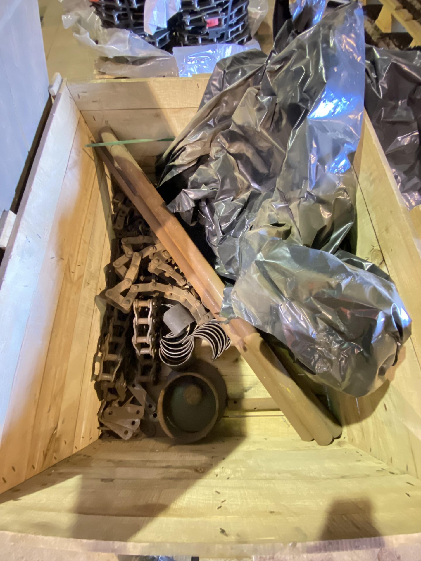 Drag Link Ash Conveyor Links & Equipment, in cardboard box (please note this lot is part of - Image 2 of 2