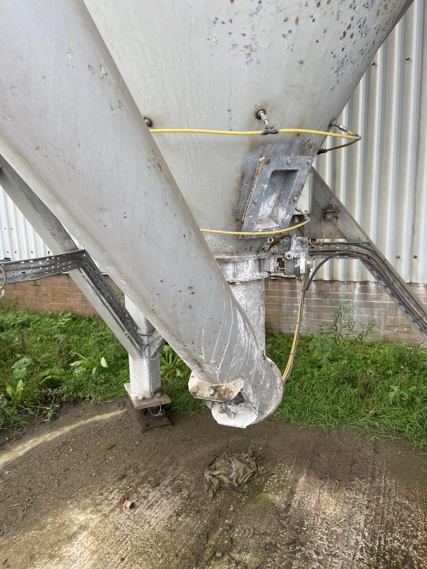 Spent Lime Storage Silo, approx. 18 tonne cap., approx. 3m dia. x approx. 7.6m deep overall, with - Image 5 of 10