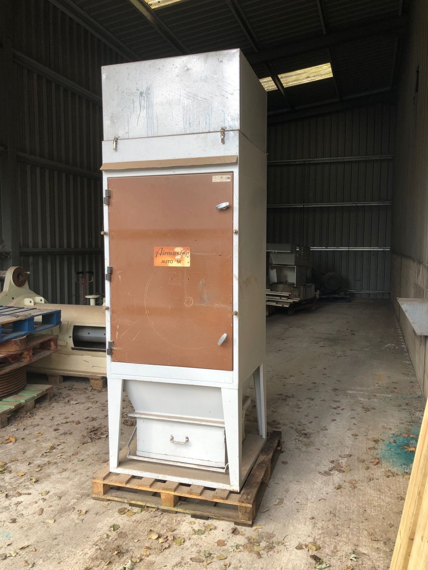 Airmaster dust collector believed to be an M10 with acoustic hood. Lot located Gloucester. Free - Image 4 of 5