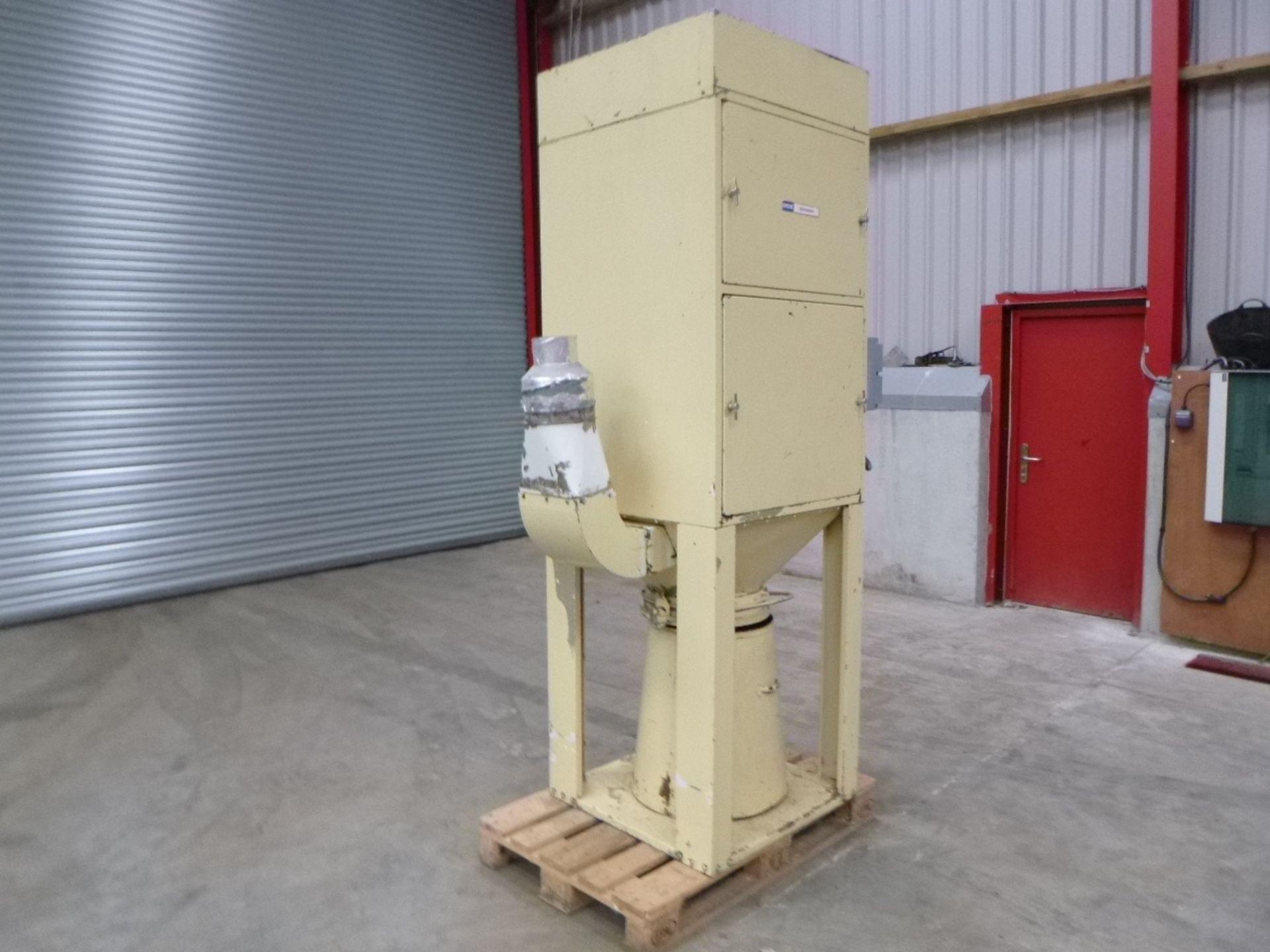 DCE UMA 154 G5 Dust Collector (no bags) (vendors comments - Motors tested and working). Lot - Image 2 of 8