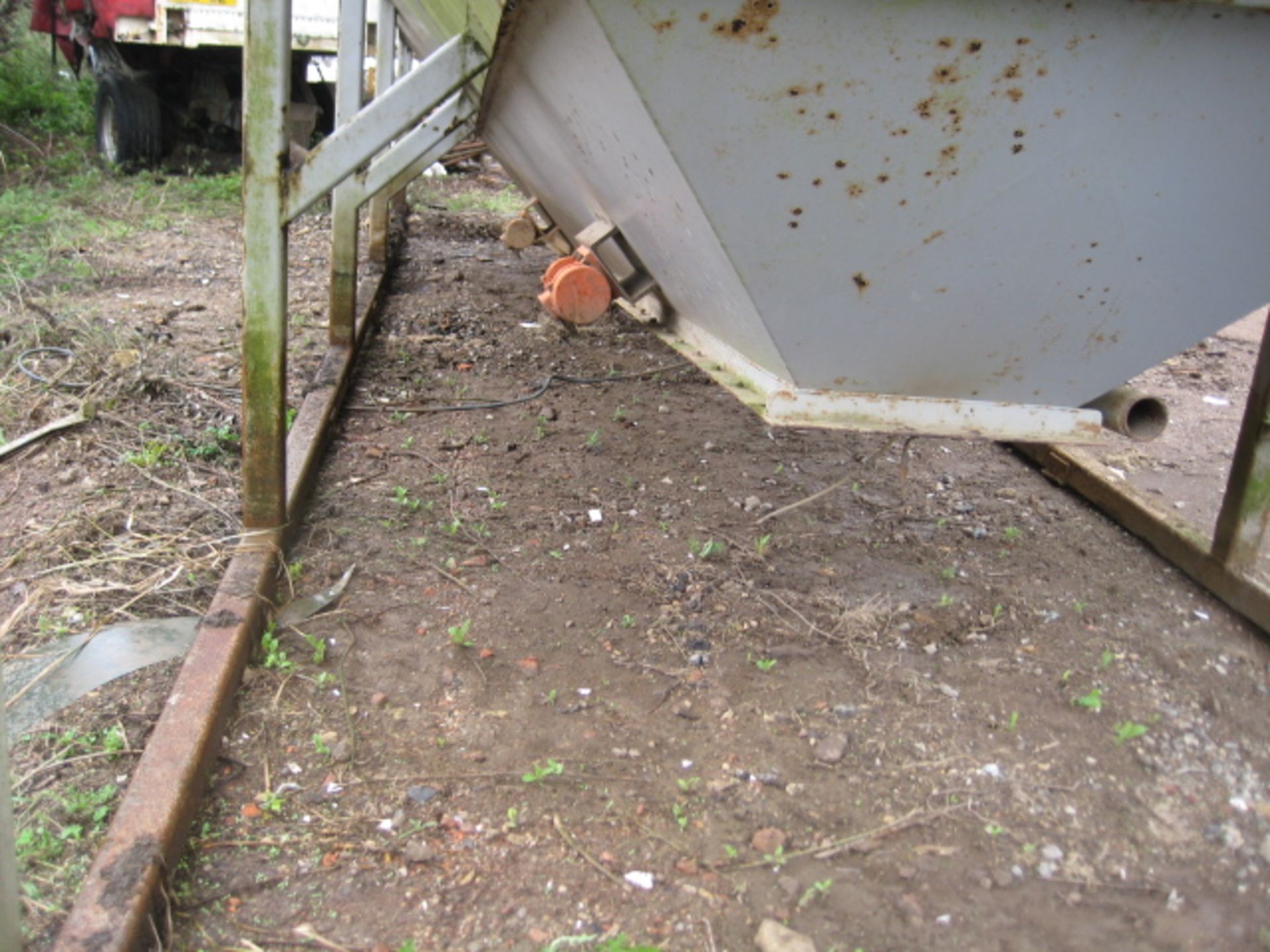 Open Topped Hopper, in mild steel, with inclined outlet and screw discharger. The hopper is - Image 7 of 10