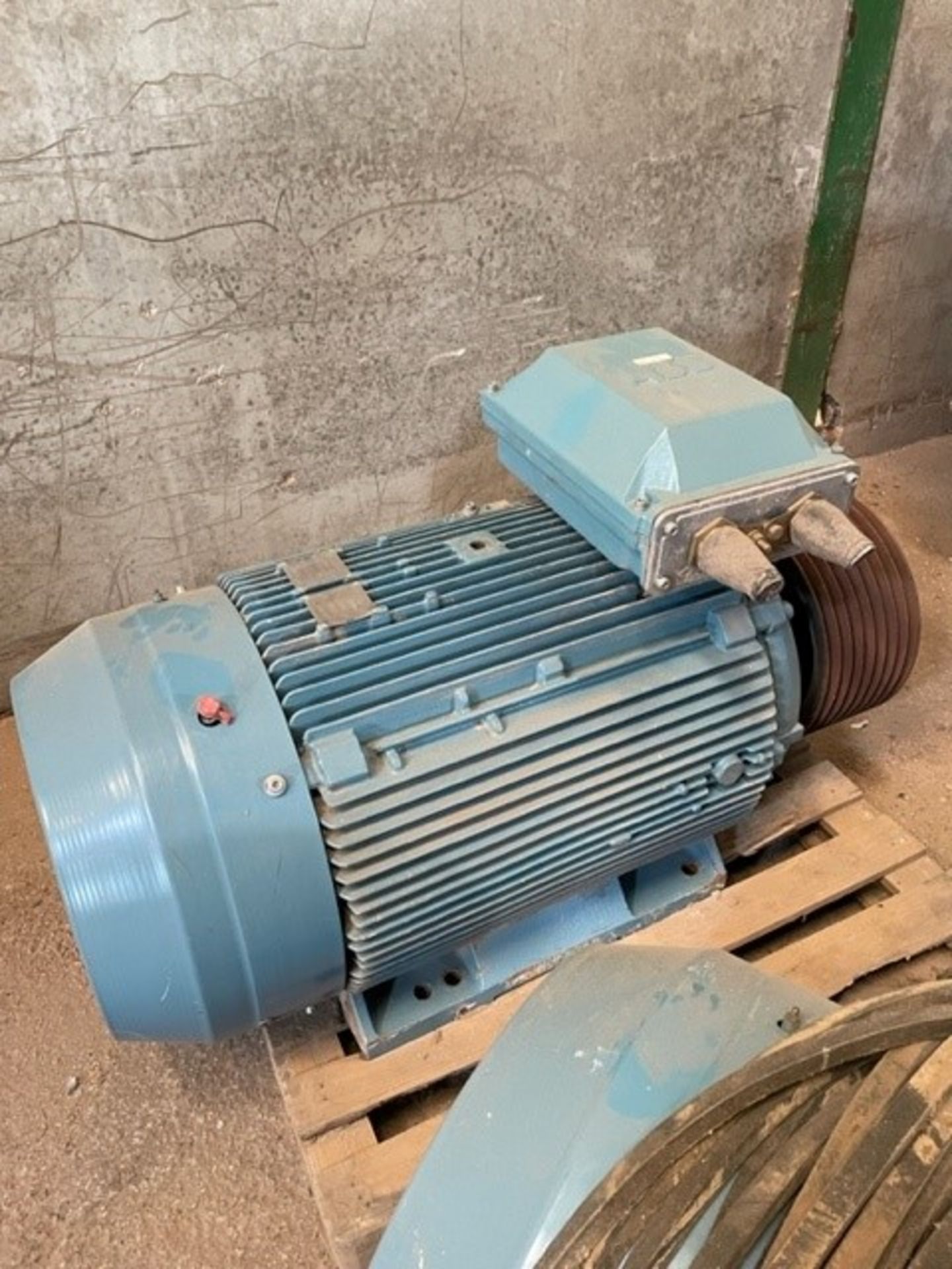 ABB Foot Mounted TEFC Electric Motor, 200kW 1845rpm. Lot located in Lincoln, Lincolnshire Please - Bild 2 aus 4