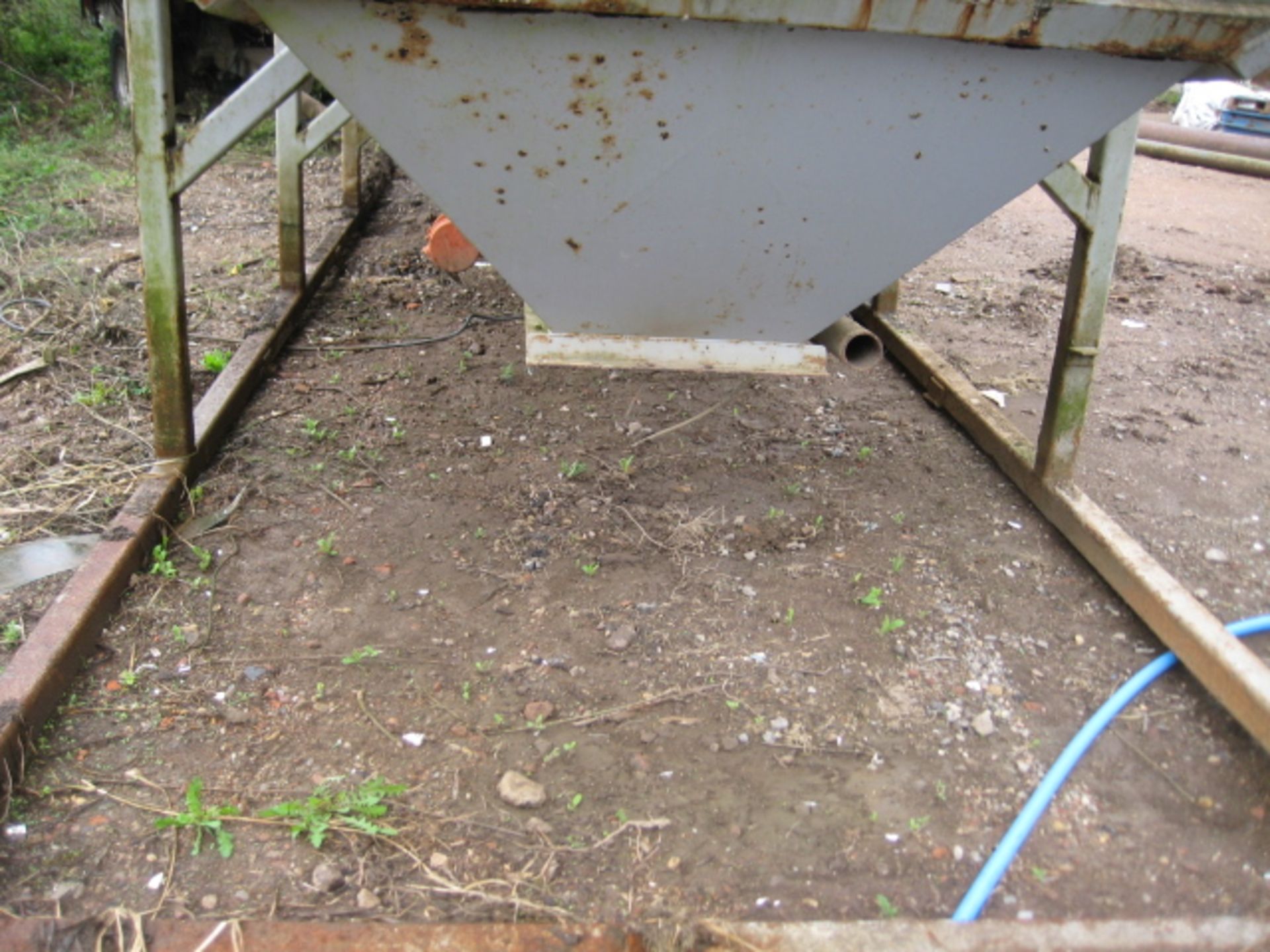 Open Topped Hopper, in mild steel, with inclined outlet and screw discharger. The hopper is - Image 6 of 10